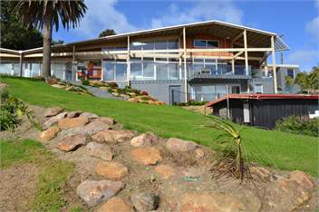 Exclusive Sunshine Suite - Cable Bay