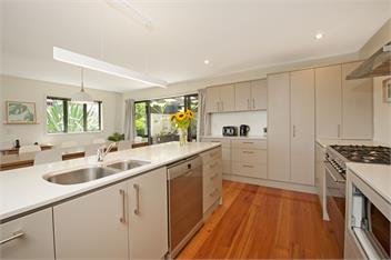 'Commodore' - Nelson Sea View Holiday Home - Nelson