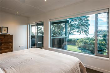 ONEROA BEACHFRONT - Waiheke Island