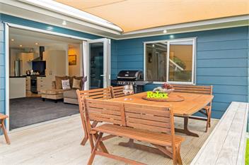 The Blue Rendevous (Bachcare) - Whangamata