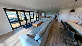 Three homes side by side for 36 people - ohakune