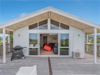 Ocean Beach Beauty (Bachcare) - Tairua