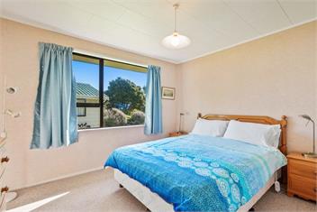 Waikanae Waves (Bachcare) - Waikanae Beach