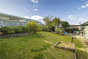Kinder Cottage - Taupo - Private fully fenced back yard, close to shops - Taupo