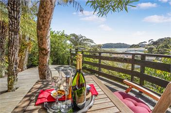 The Treehouse (Bachcare) - Raglan