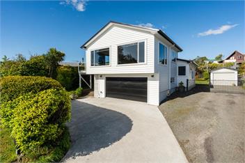 Scenic Lake Views (Bachcare) - Taupo