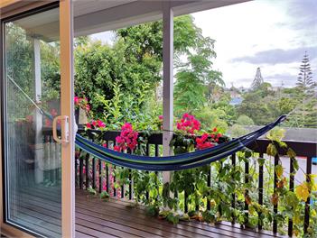 Private Beach Oasis with Heated Pool & Jacuzzi - North Shore, Auckland