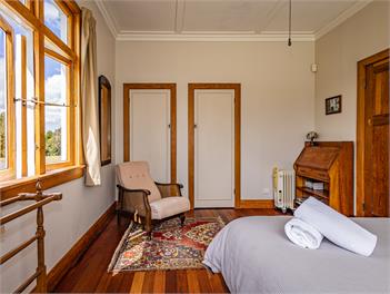 MJ's Retreat, Tongariro Alpine Crossing Special - Ohakune