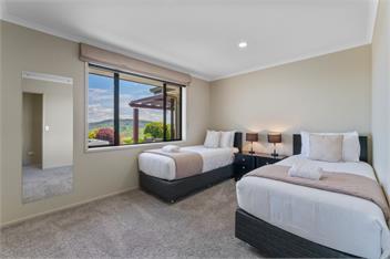Scenic Solitude - Spa-pool, Lake and Mountain Views - Taupo