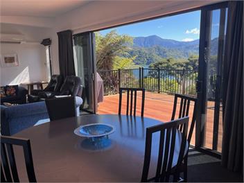 Kenepuru - Great Deck view and Easy Access to Secluded Beach - Marlborough Sounds