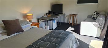 Sunny, modern Cottage in Clyde, Central Otago, NZ - Clyde