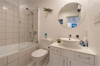 Oceanfront Apartment at Latitude 41 - Stepneyville Nelson