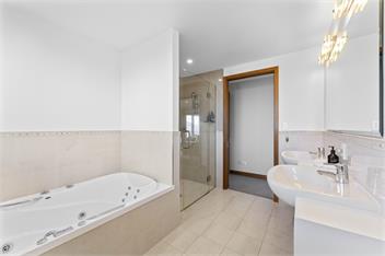 Omaio - TAUPO - Indoor Heated Pool, Spa Pool, Cinema Room, Lake Views - Taupo