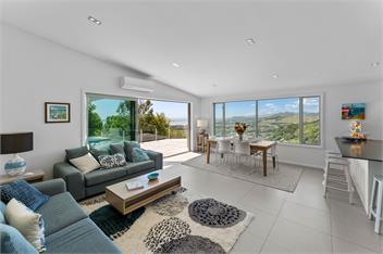 MODERN HILL TOP HOUSE | Amazing Views & Space | Sleeps 10 -