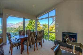 Amazing Lake & Mountain Views - Queenstown