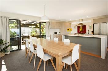 'Commodore' - Nelson Sea View Holiday Home - Nelson