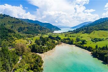Secluded Kenepuru Retreat. Beach, Bush & 50ha Farm - Picton