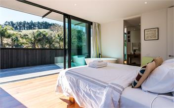 BOATSHED COVE : Coast and Country - Auckland