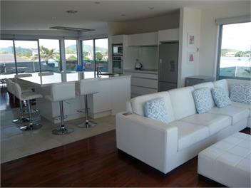 Executive Award Winning Beach House - Tauranga 