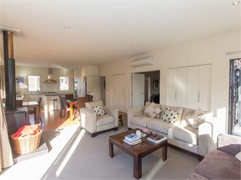 Modern Lake Haven (Bachcare) - Wanaka