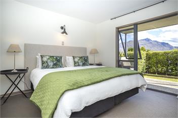Lake View Retreat - Queenstown