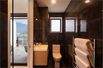 4 BDR Home, Captivating Lake Views, BBQ, A/C - Queenstown