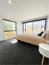 Gorgeous Lakefront 4 bedroom - 4 bathroom home - Queenstown