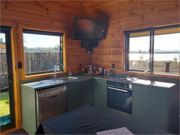 Pahoia Beachfront cabins. Absolute beachfront - Tauranga
