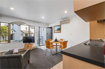 Taupo Central Apartment - 2 Bdrm, So close to LAake & Town - Taupo