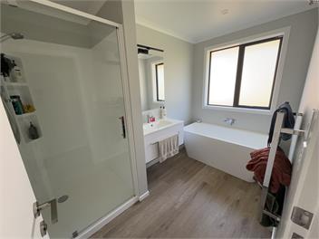 Modern and Sunny Central Spot - Nelson
