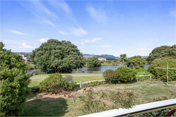 Coastal Drift (Bachcare) - Waikanae