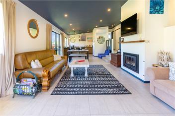 Mariners Lookout: Modern Cass Bay Escape with Stunning Views - Christchurch