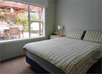 Private Beach Oasis with Heated Pool & Jacuzzi - North Shore, Auckland