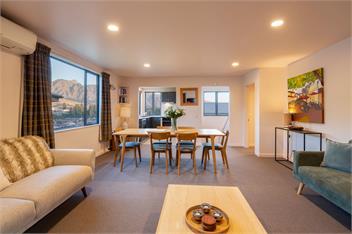 Central Home | Lake Views | 3 Bedrooms | Free WIFI - Queenstown