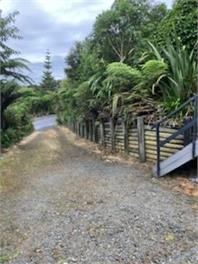 Kenepuru - Great Deck view and Easy Access to Secluded Beach - Marlborough Sounds