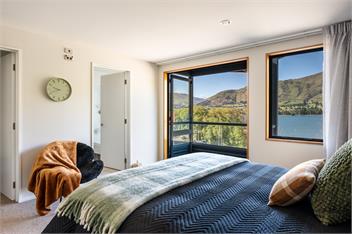Lakefront Retreat - Wanaka