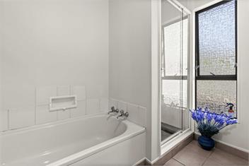 Village Apartment, just steps from centre of town - Hastings