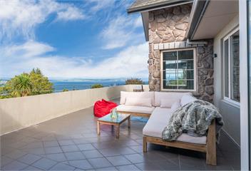 Tauhara Sunrise - Spa pool with Mountain & Lake views! - Taupo