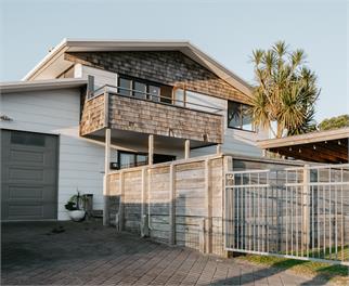 Pukehina Beach. Accommodating 19 guests. - Tepuke