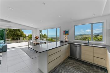 MODERN HILL TOP HOUSE | Amazing Views & Space | Sleeps 10 -