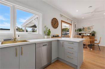 Chic Nelson City Escape -