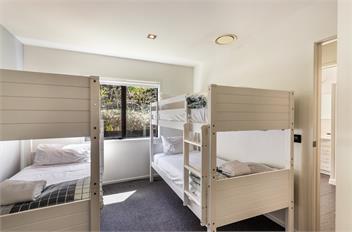 Riverside Retreat - spa pool, table tennis, riverside! - 