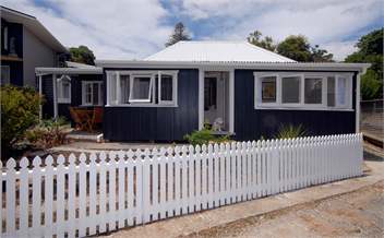 Mabel's, 1860's Cottage - Mangonui