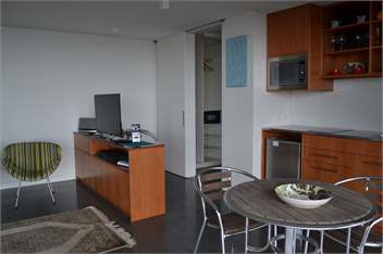 Exclusive Sunshine Suite - Cable Bay