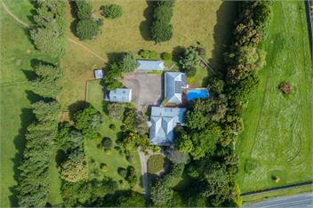 Lupton Lodge - Luxurious 4 Bedroom House - Whangarei