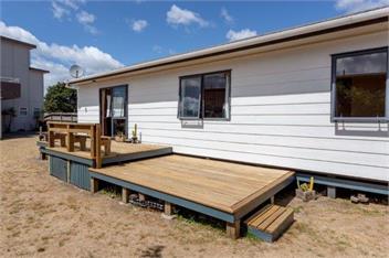 BARBARA AVE BEACH HOUSE - Whangamata