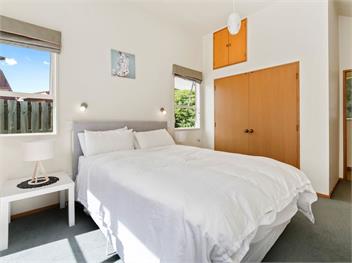 Charming on Cherry (Bachcare) - Wanaka