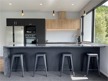 Gorgeous Lakefront 4 bedroom - 4 bathroom home - Queenstown