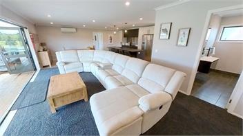 Three homes side by side for 36 people - ohakune