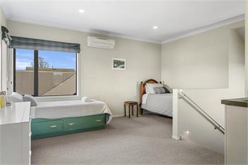 Spacious Lakefront Escape - Taupo
